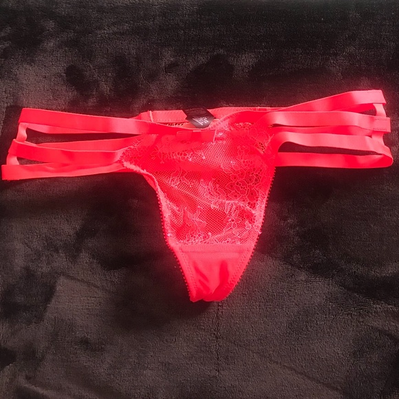 Victoria’s Secret Red Thong Size XS - Picture 1 of 5